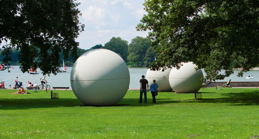 Giant Pool Balls, Claes Oldenburg (c) Ralf Emmerich