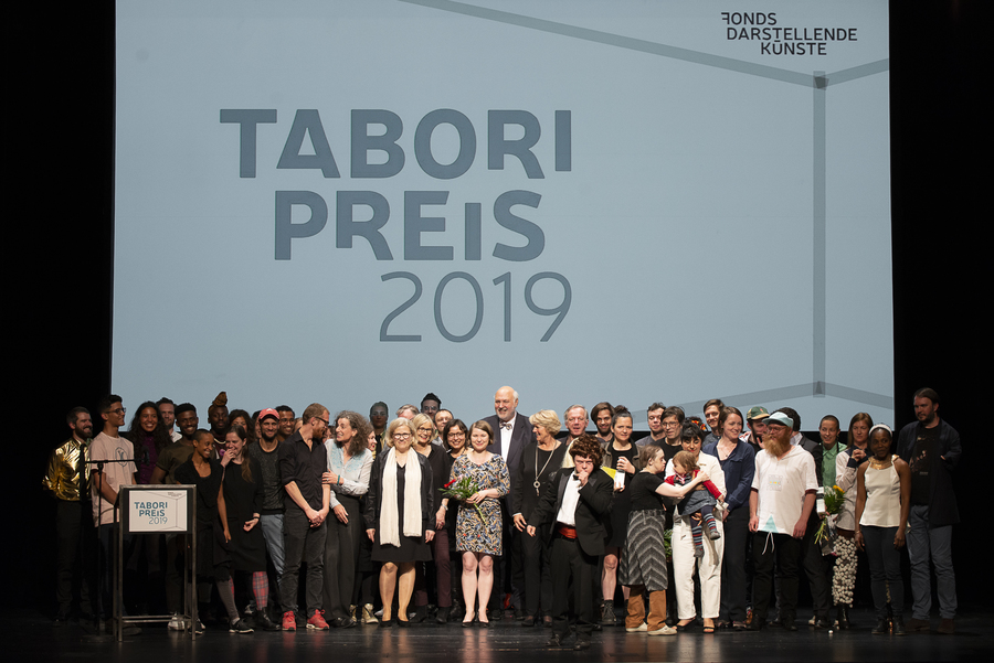 George Tabori Preis 2019 mit allen Preisträger*innen und Programmbeteiligten © Florian Krauß  