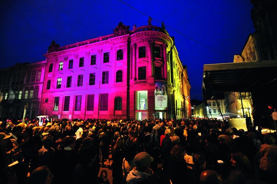 Open-Air-Bühne bei der UniCredit Festspiel-Nacht 2011 in München (c) HypoVereinsbank