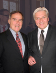 Dr. Klaus Gallas und Außenminister Dr. Frank-Walter Steinmeier (Schirmherr der Veranstaltungen des WÖD 2009 und 2016). © Michaele Gallas