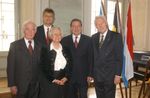 Stifterehepaar mit Gerhard Schröder, Prof. Biedenkopf und dem seinerzeitigen Vorsitzenden des Bundesverbandes Deutscher Stiftungen Dr. Brickwedde